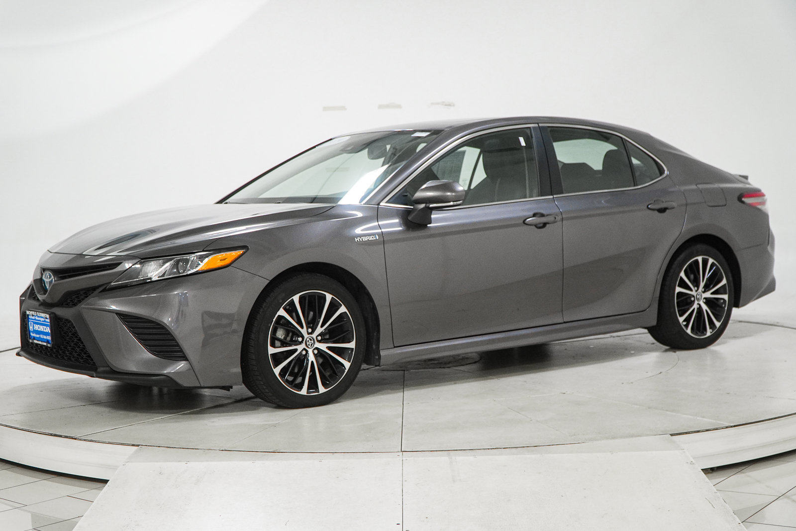 Used 2019 Toyota Camry SE w/ Audio Package FWD image 4