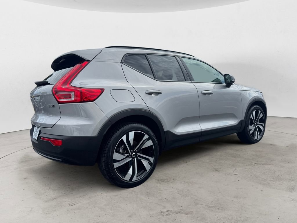 Certified 2025 Volvo XC40 B5 Plus image 7