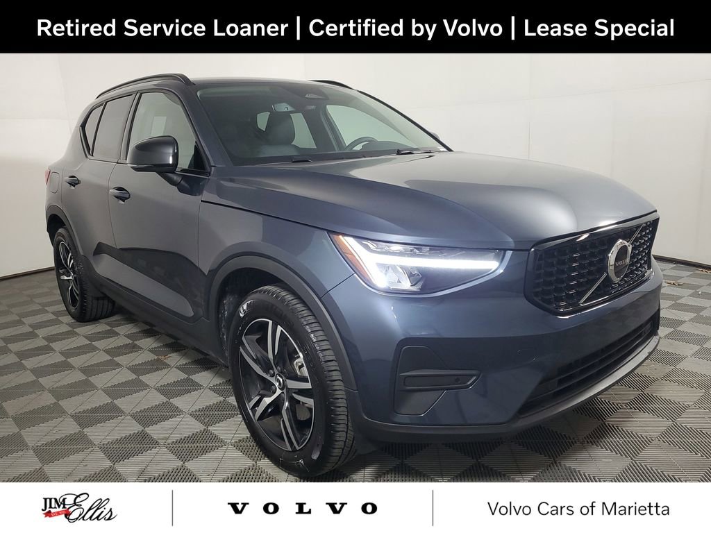 Used 2026 Volvo XC40 B5 Core w/ Climate Package image 1