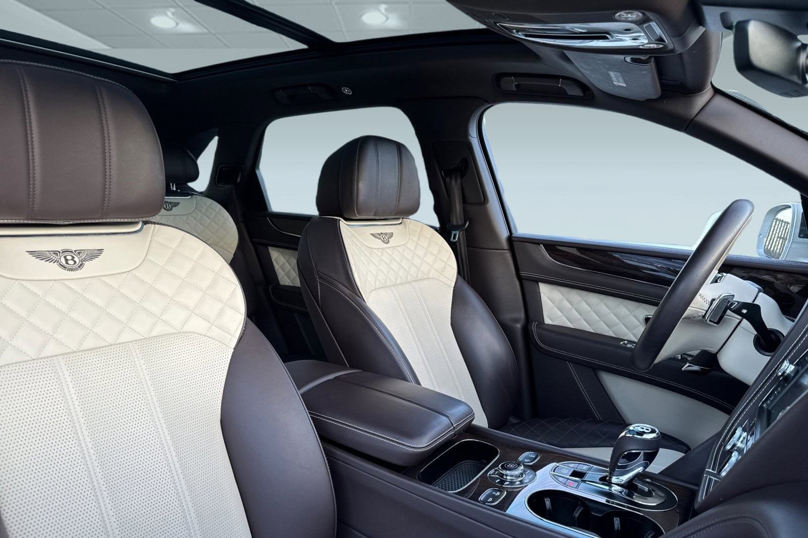 Used 2018 Bentley Bentayga image 32