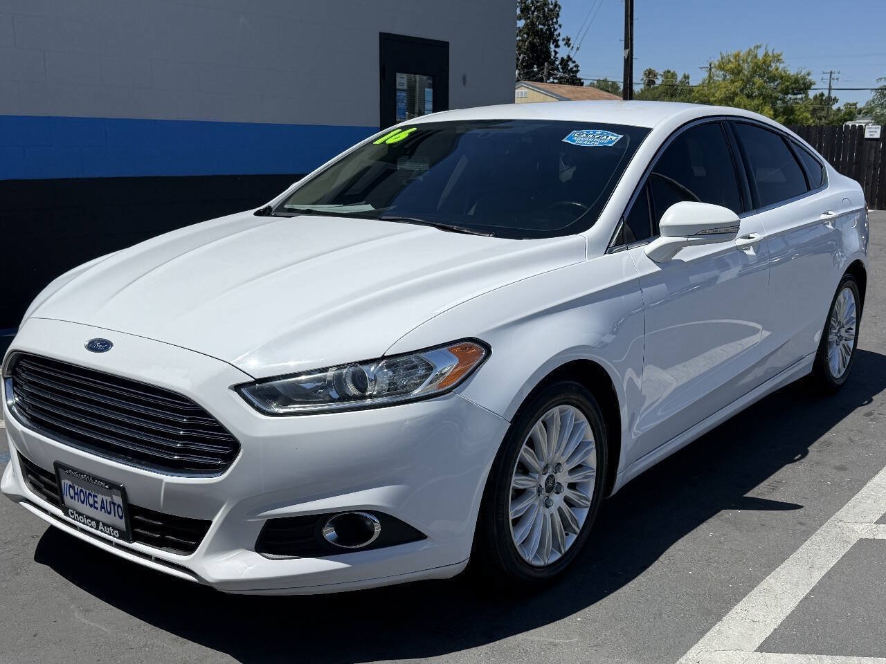 Used 2016 Ford Fusion SE w/ Equipment Group 502A FWD image 3