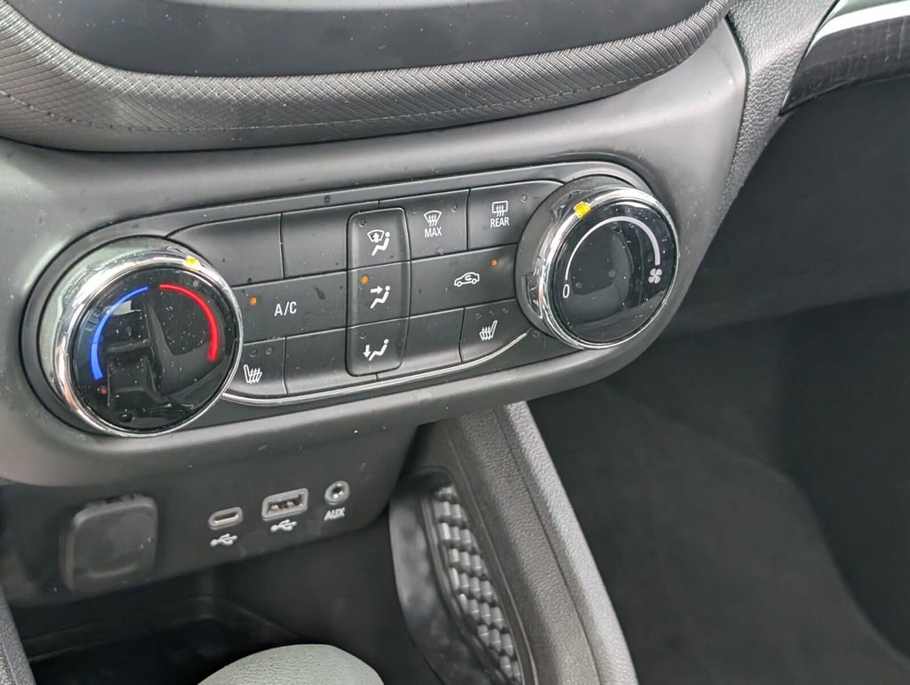 Used 2022 Chevrolet TrailBlazer LT FWD image 23