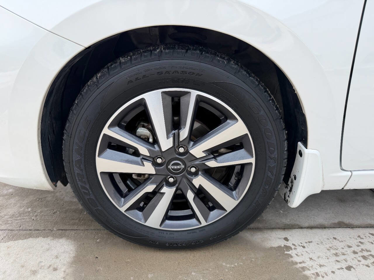 Used 2024 Nissan Versa SV w/ Trunk Package image 4