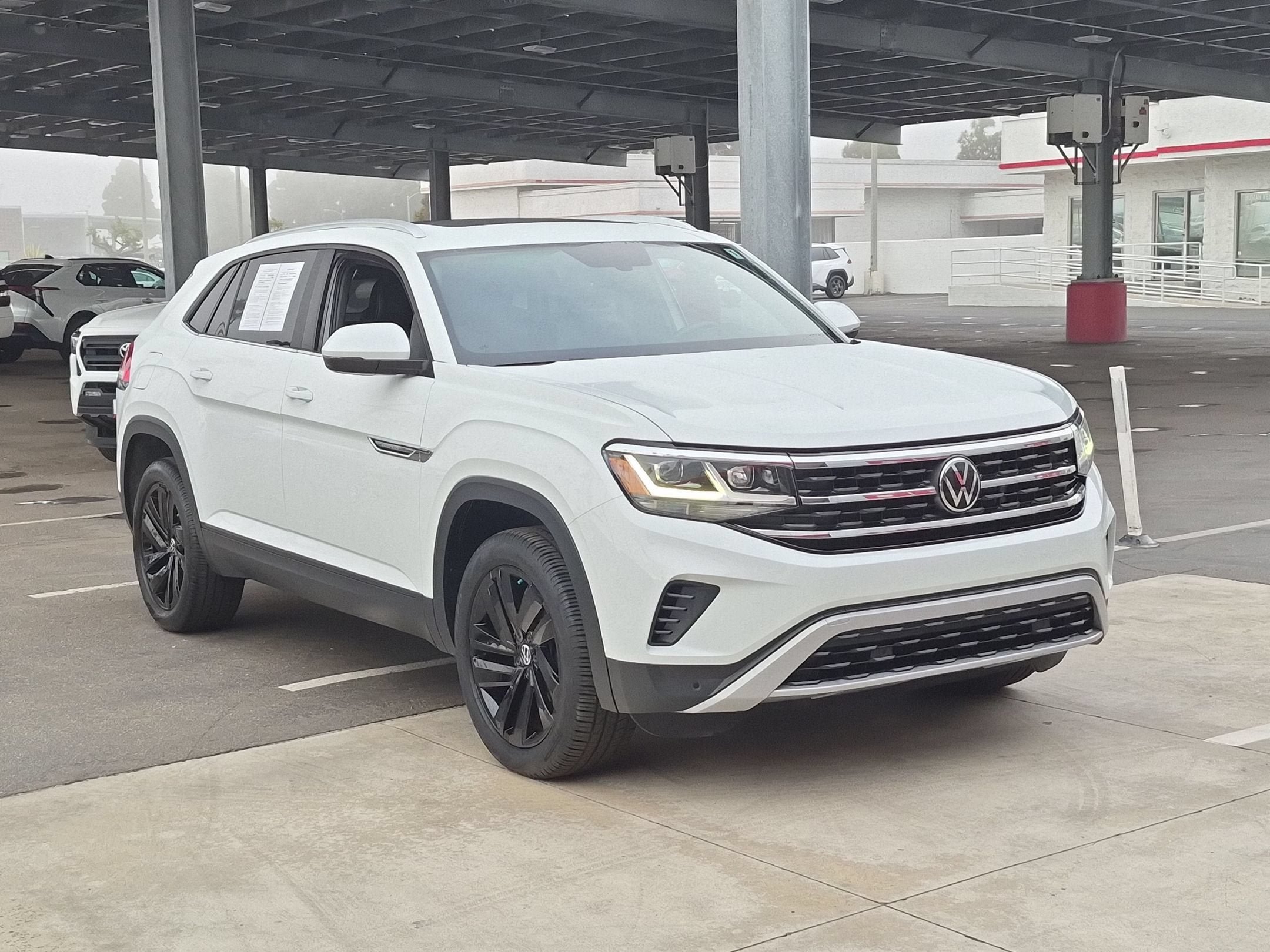 Used 2023 Volkswagen Atlas Cross Sport SE w/ Panoramic Sunroof Package AWD/4WD image 2