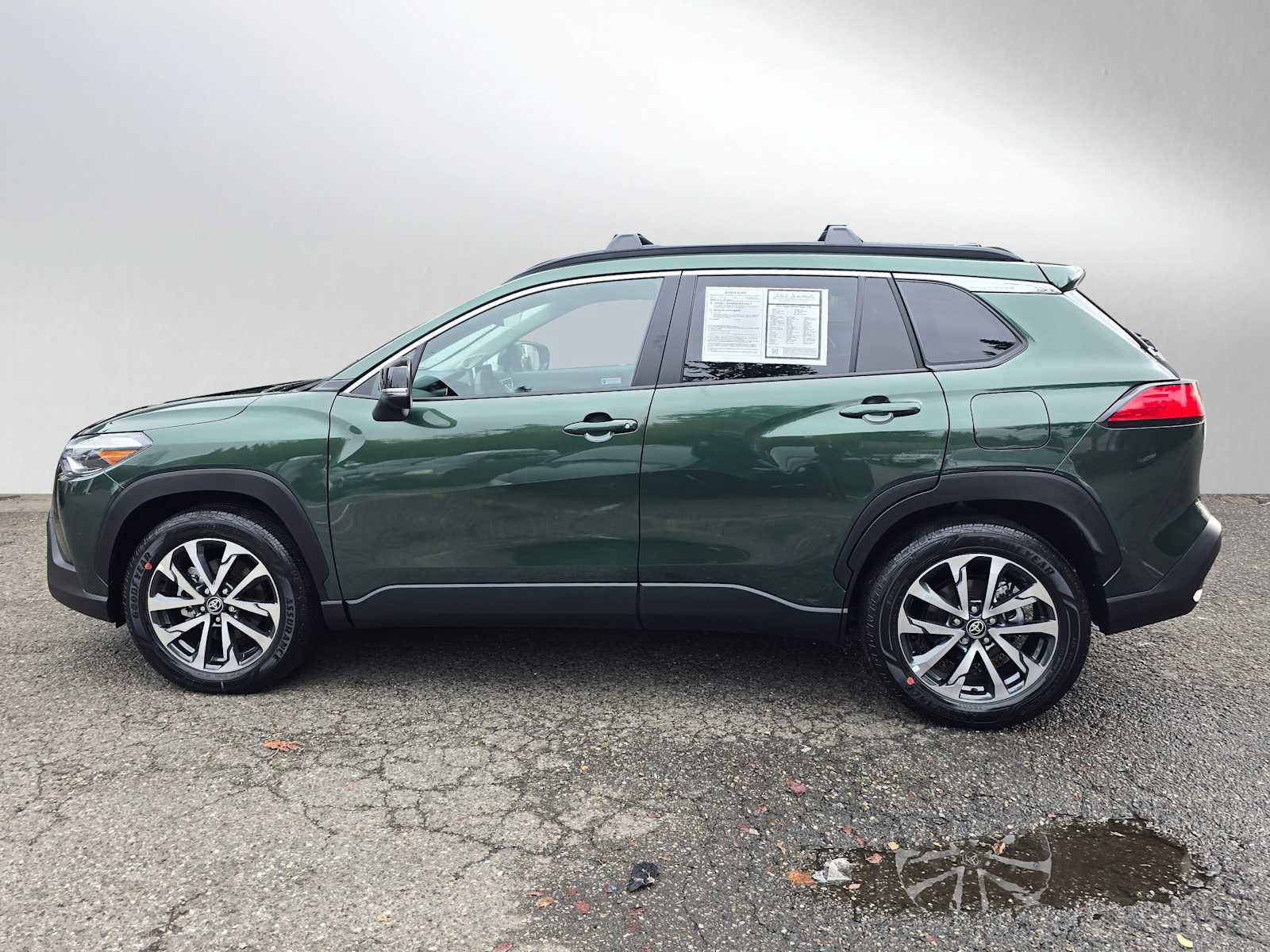 Certified 2025 Toyota Corolla Cross XLE image 6