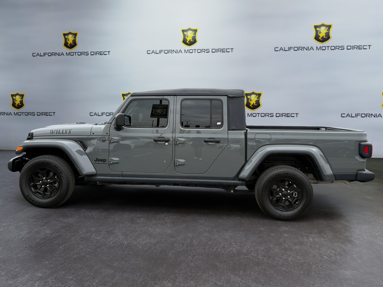 Used 2023 Jeep Gladiator Sport AWD/4WD image 2
