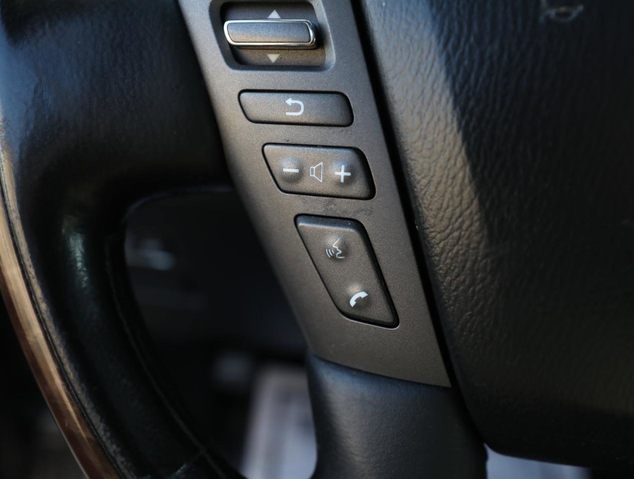 Used 2013 INFINITI QX56 4WD w/ Deluxe Touring Pkg image 28