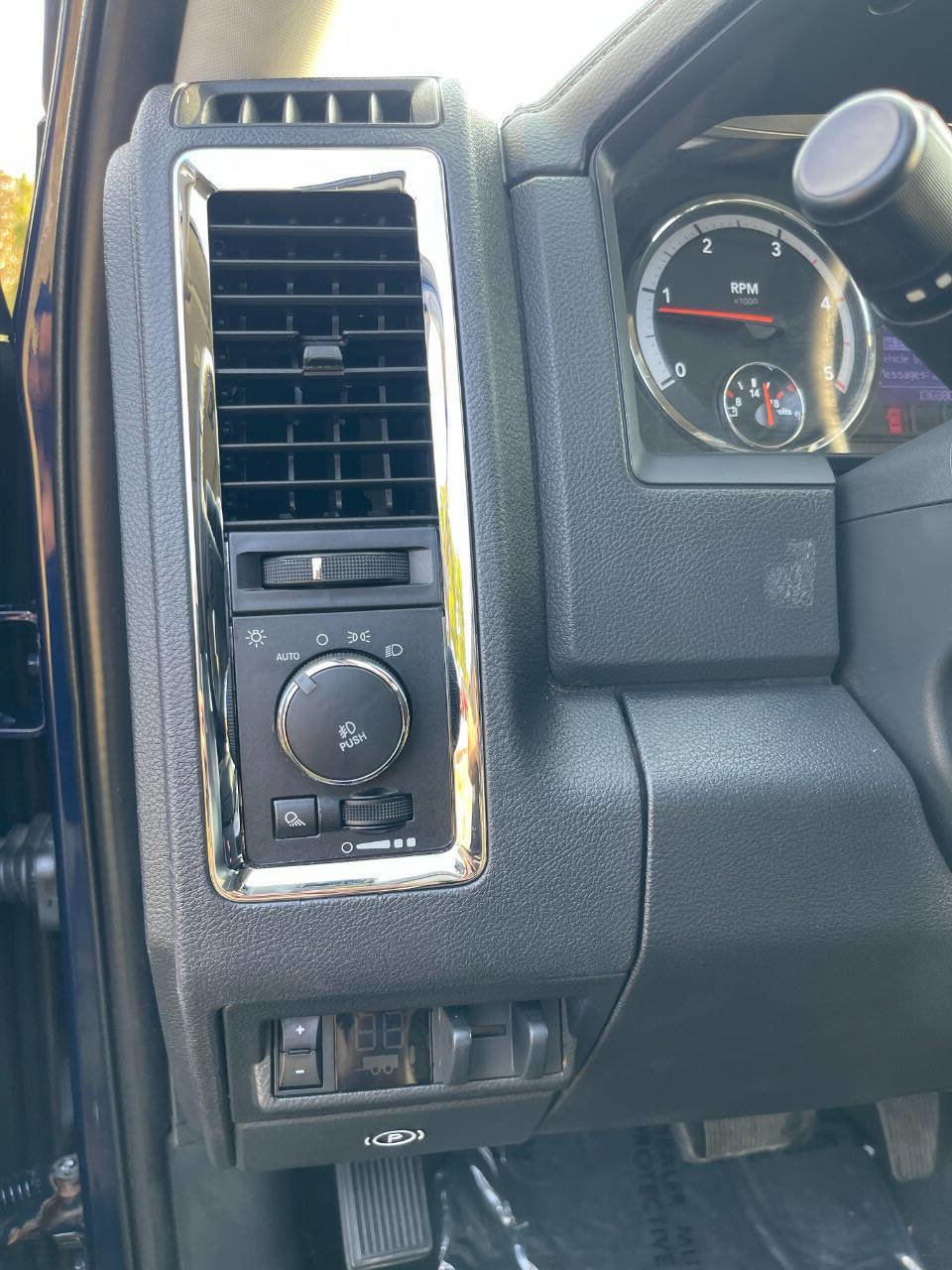 Used 2012 RAM 3500 Laramie w/ HD Snow Plow Prep Group image 11