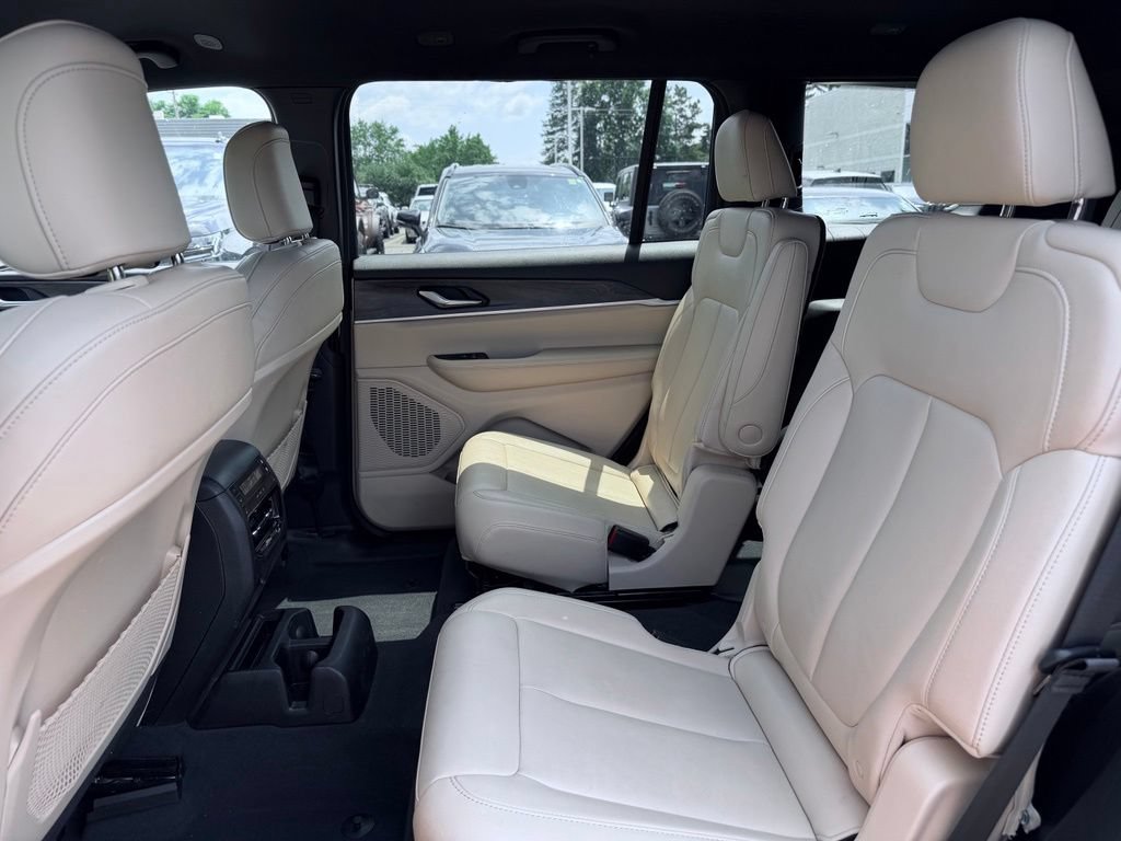 Used 2023 Jeep Grand Cherokee L Limited AWD/4WD image 22