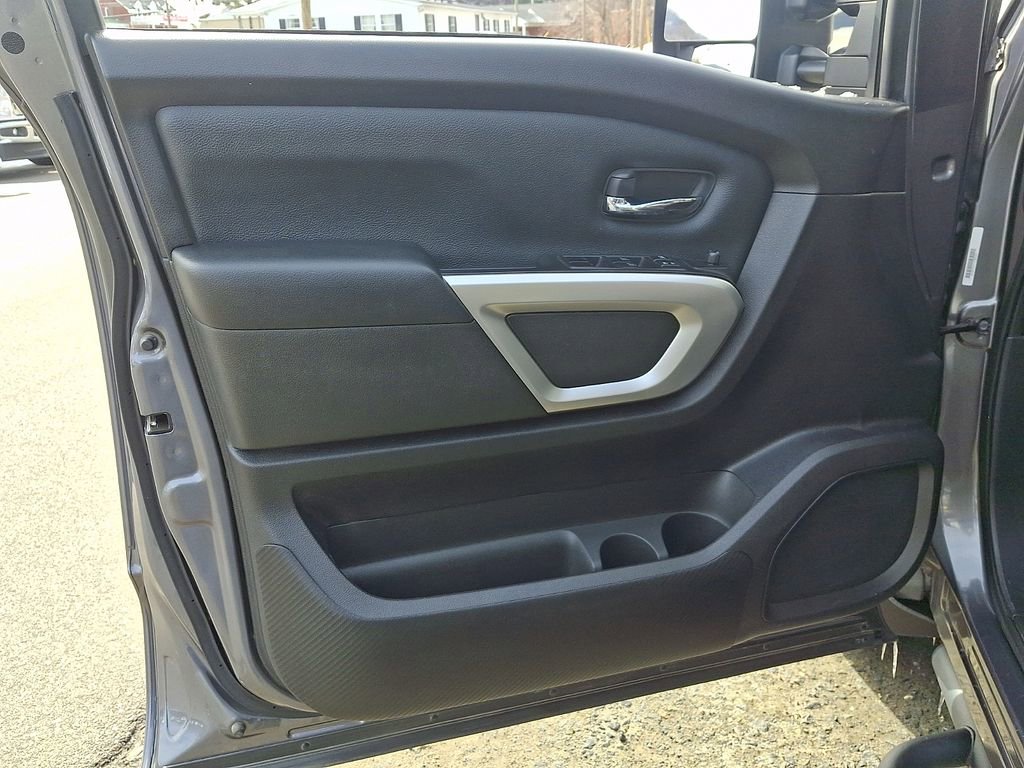 Used 2021 Nissan Titan SV w/ SV Convenience Package image 12
