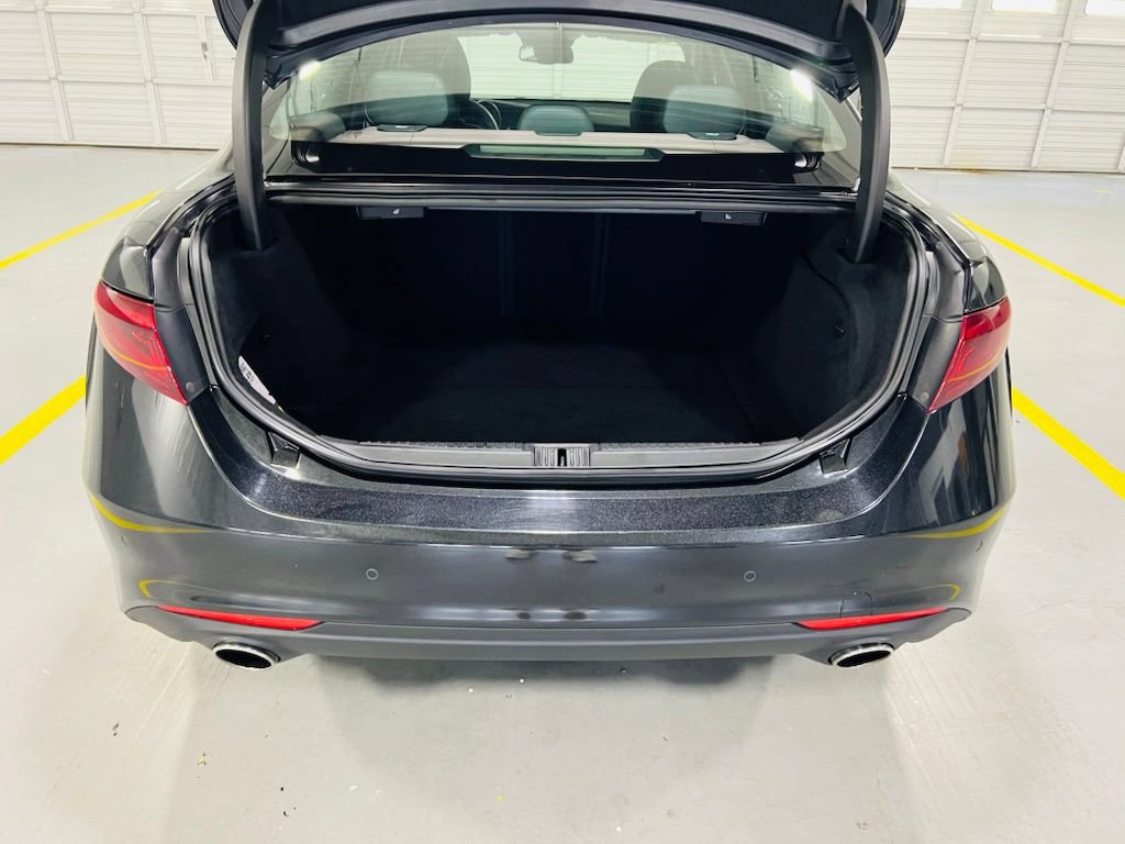 Used 2019 Alfa Romeo Giulia Ti RWD image 10