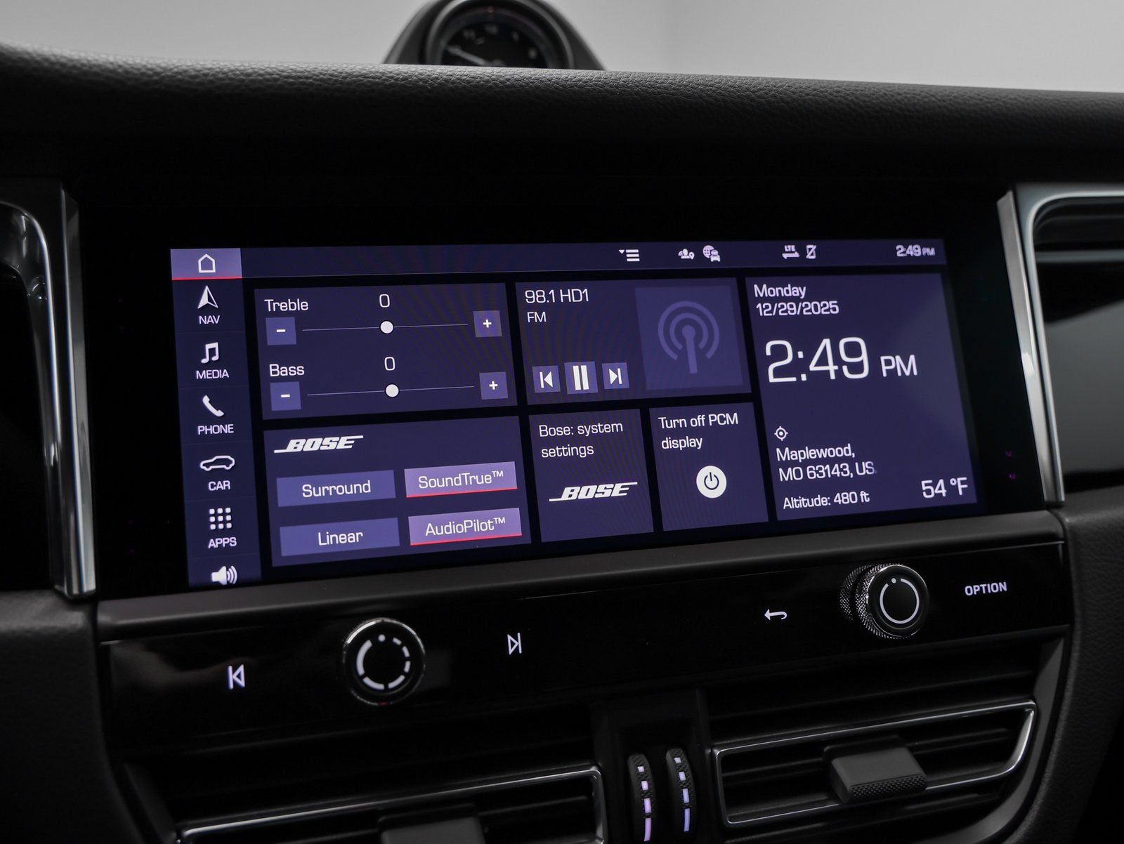 Certified 2026 Porsche Macan AWD/4WD image 32