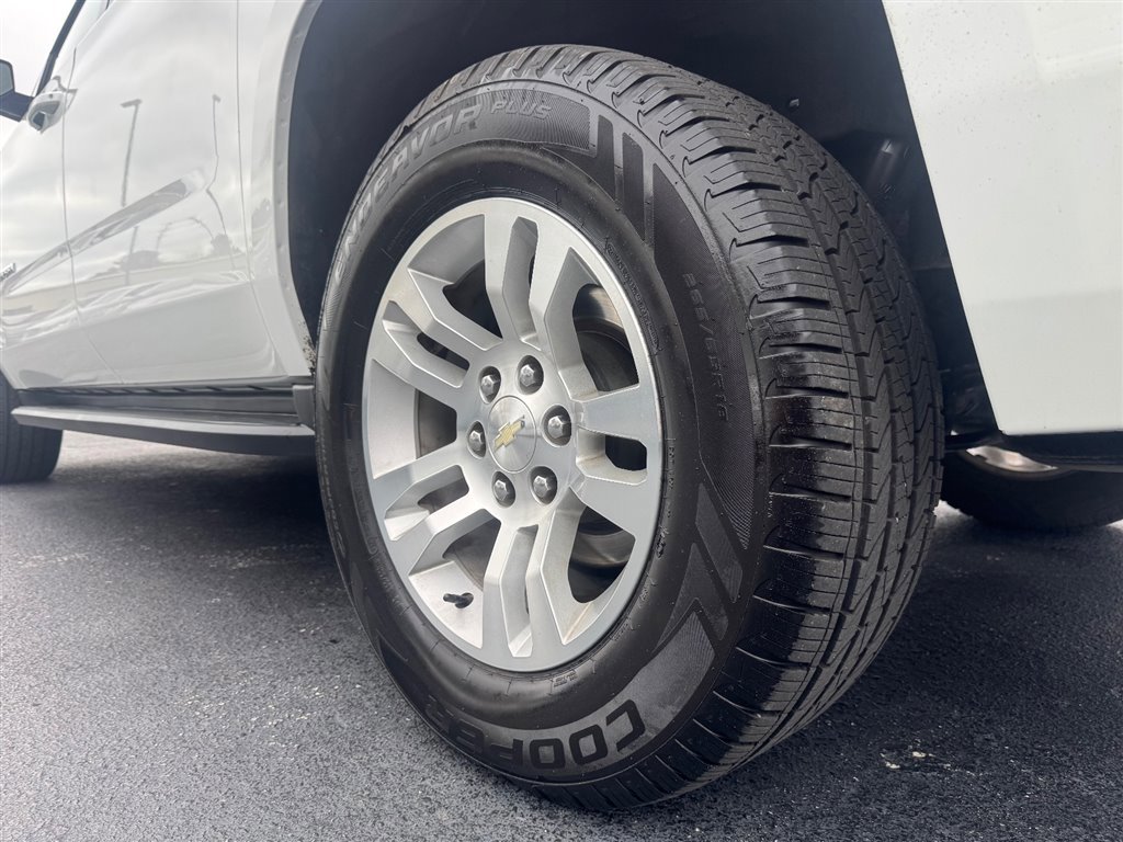 Used 2019 Chevrolet Suburban LT image 12