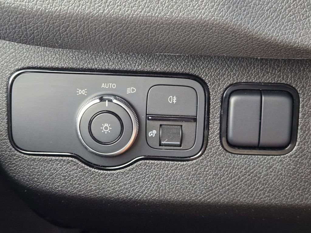 Used 2025 Mercedes-Benz Sprinter 2500 image 28