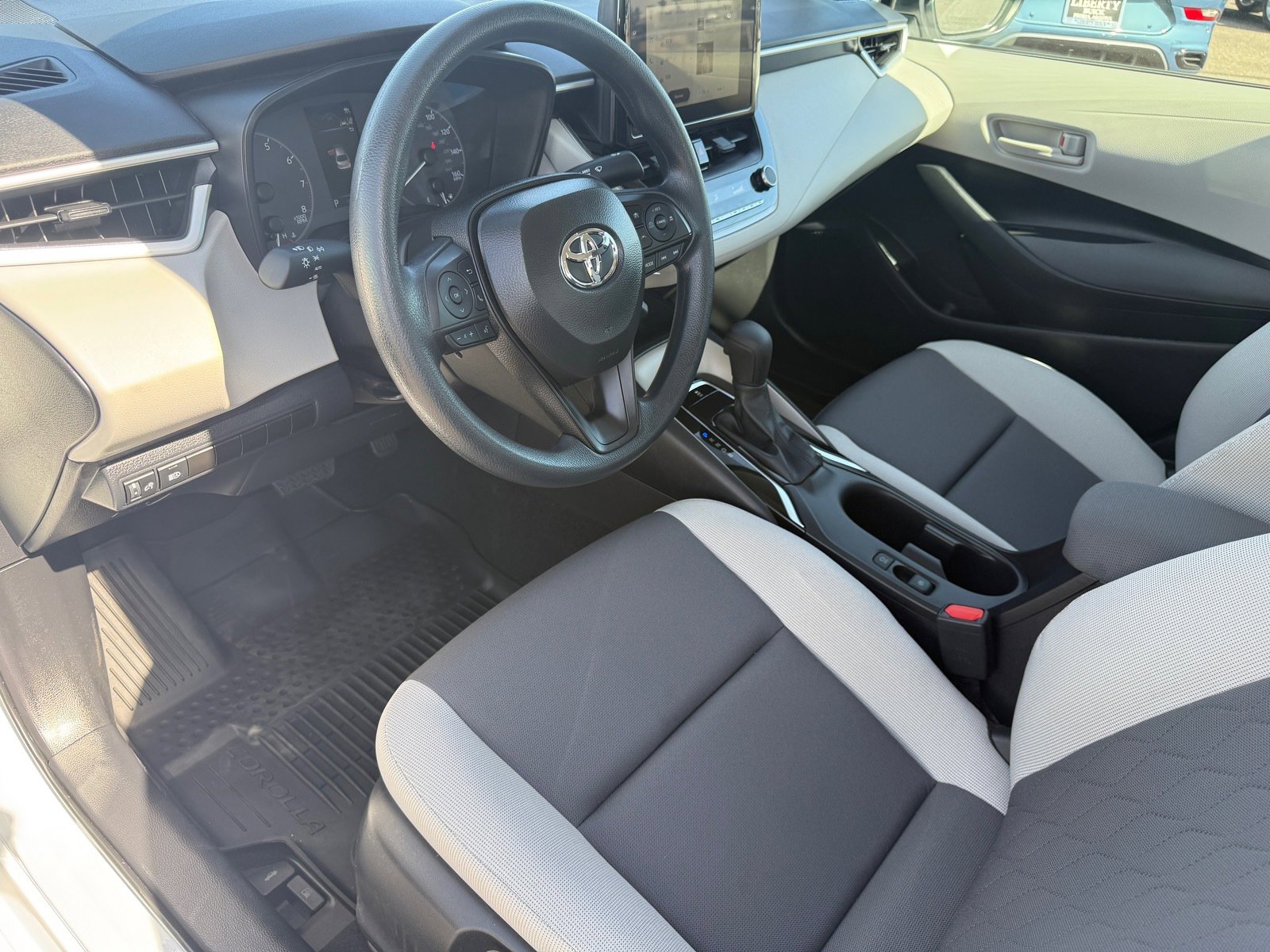 Used 2025 Toyota Corolla LE image 12