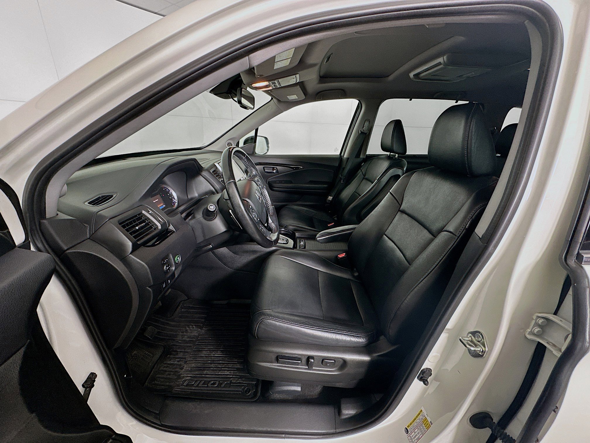 Used 2018 Honda Pilot Touring image 13