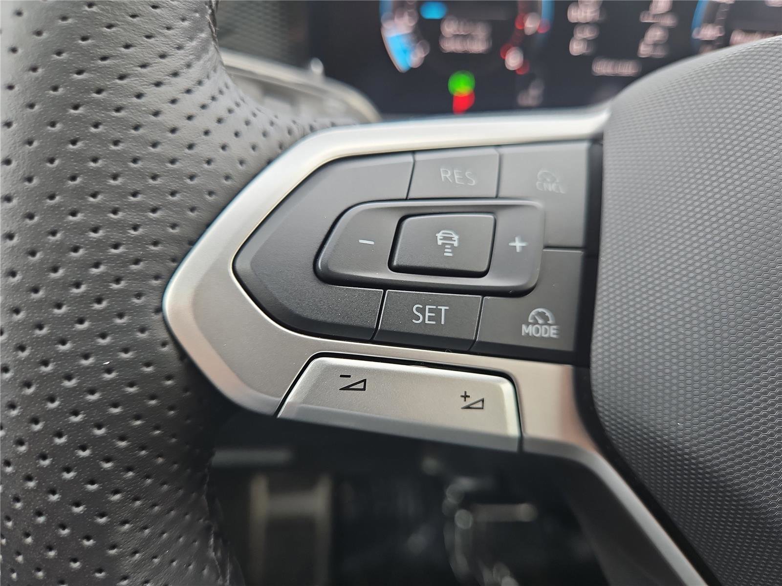 New 2026 Volkswagen Tiguan SE R-Line image 16