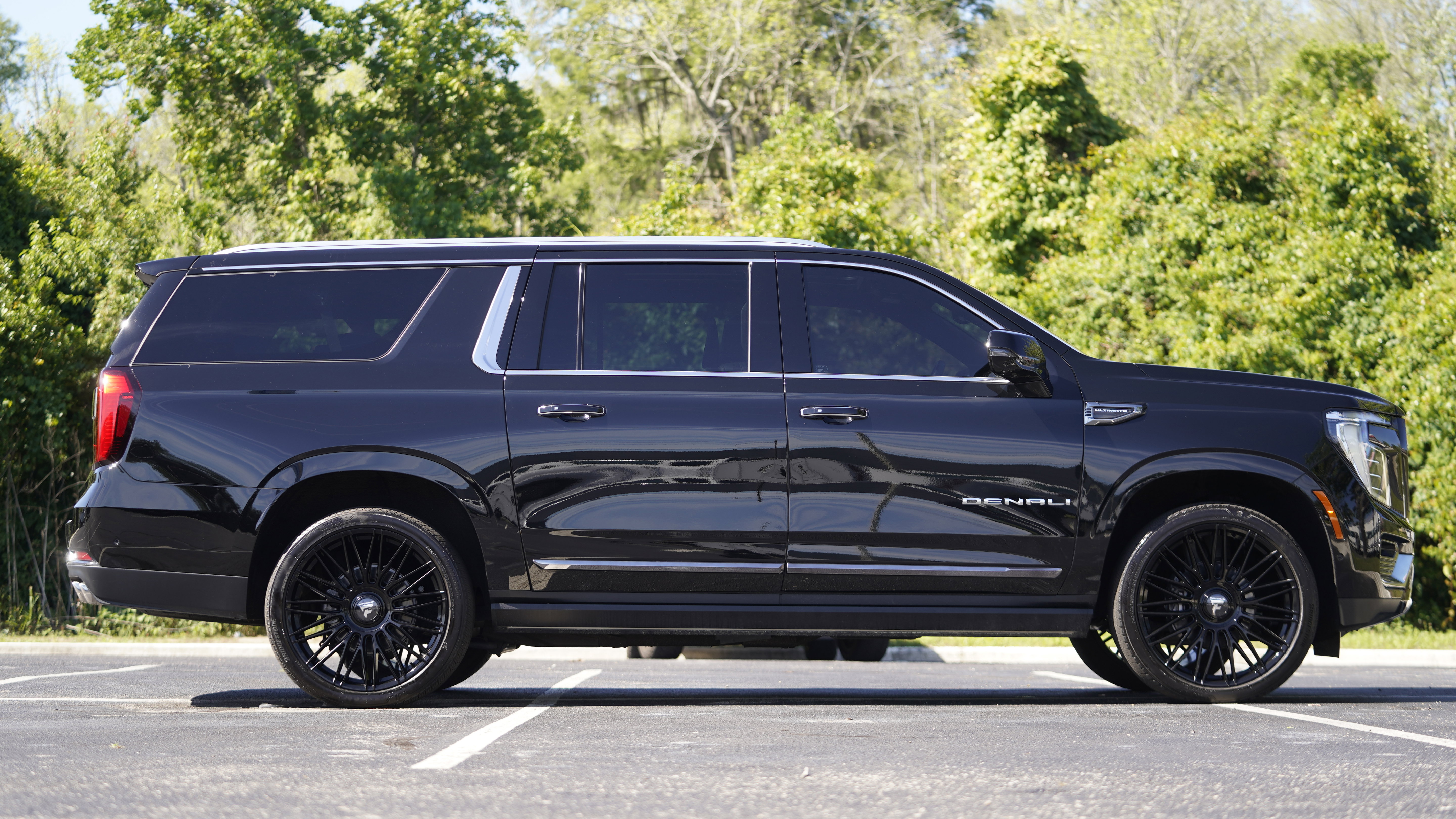Used 2025 GMC Yukon XL Denali Ultimate AWD/4WD image 7