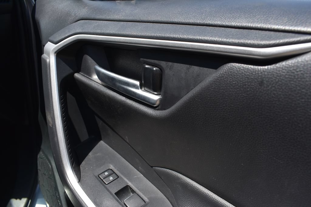Used 2025 Toyota RAV4 XLE FWD image 21