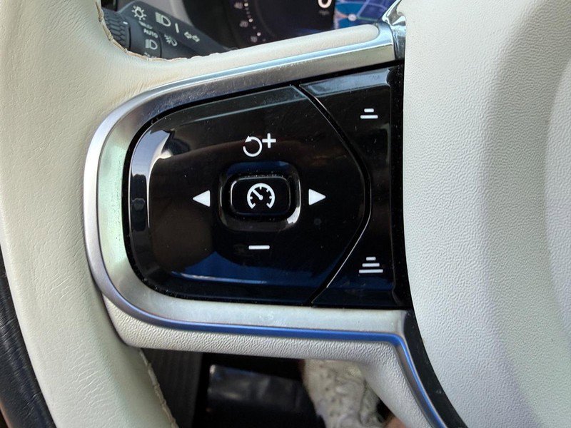 Used 2024 Volvo XC60 B5 Plus w/ Protection Package Premier image 19