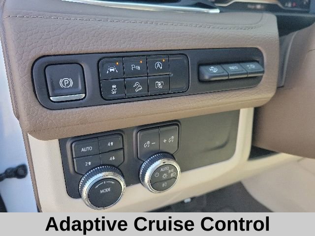 Used 2024 GMC Yukon XL Denali AWD/4WD image 10