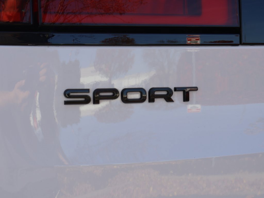 Used 2025 Land Rover Range Rover Sport SE image 8