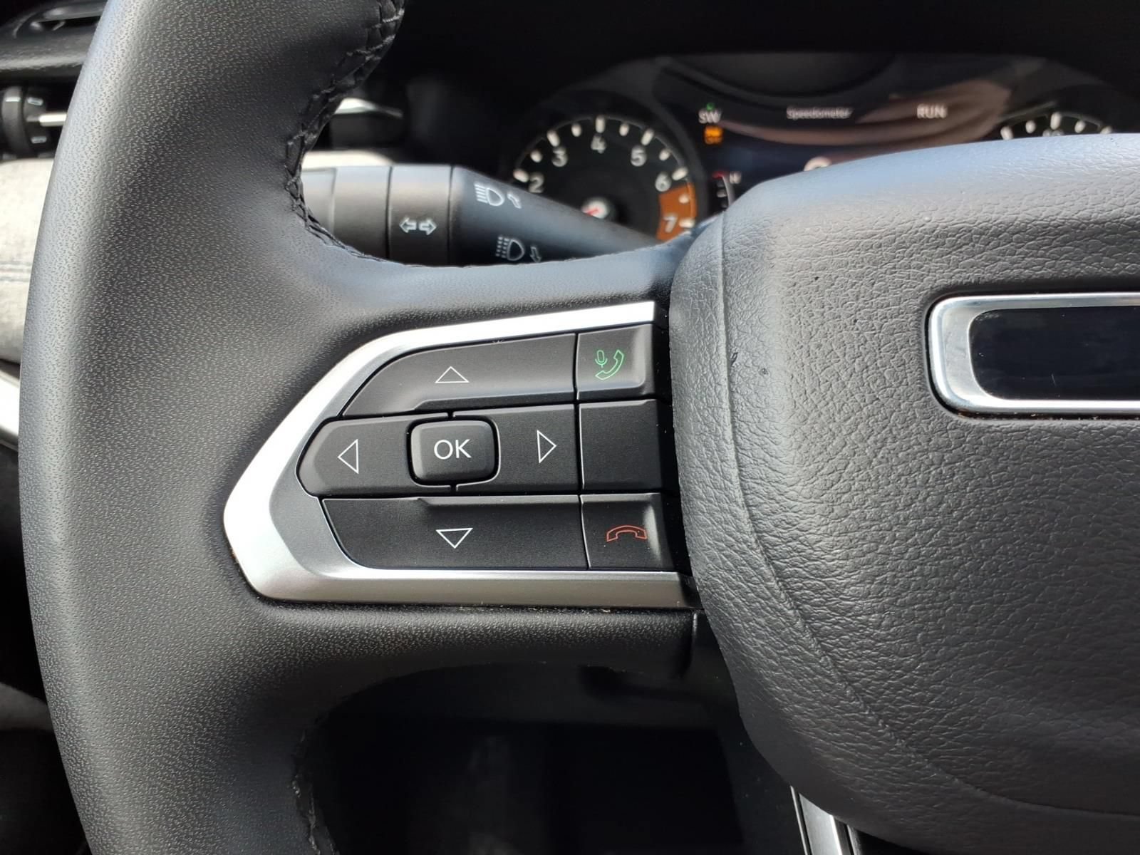 Used 2024 Jeep Compass Latitude AWD/4WD image 17