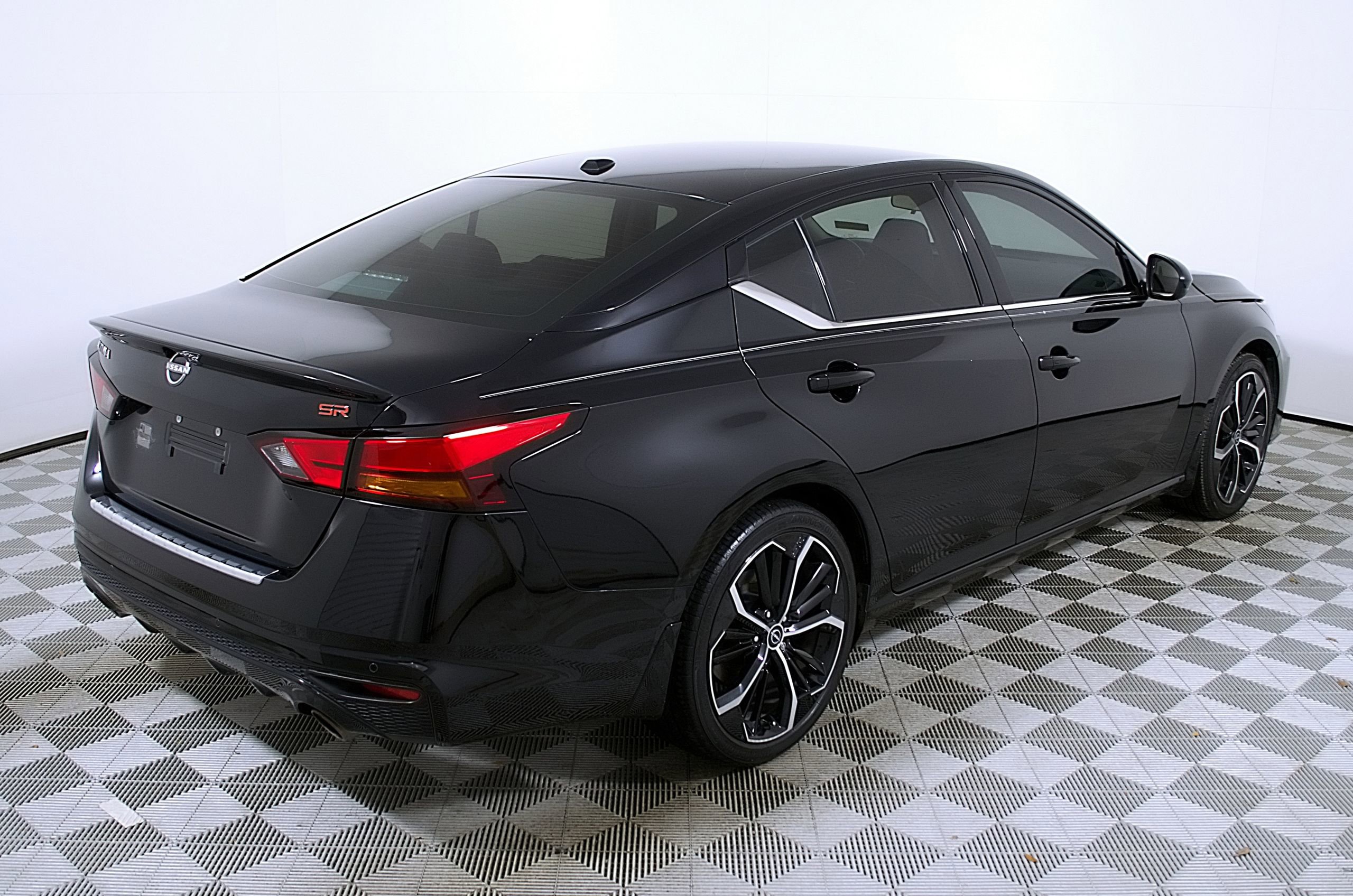 Used 2023 Nissan Altima 2.5 SR image 7