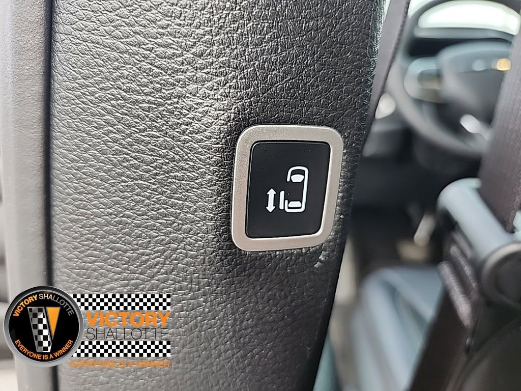 Certified 2025 Chrysler Pacifica Select image 23