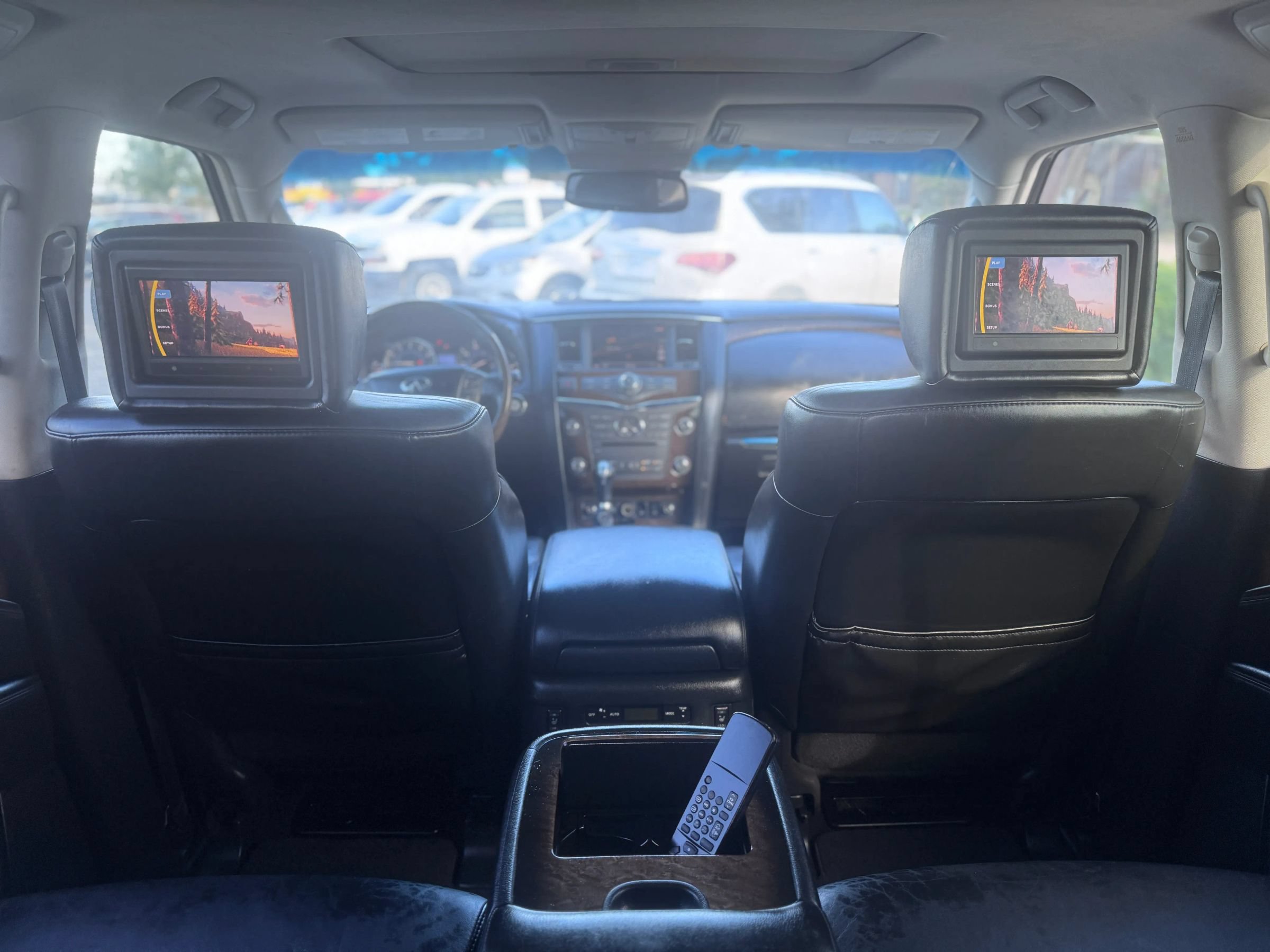 Used 2011 INFINITI QX56 2WD w/ Deluxe Touring Pkg image 15