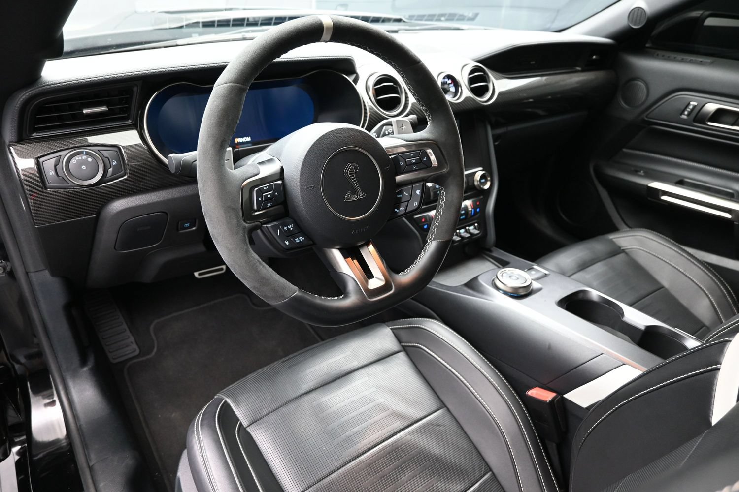 Used 2022 Ford Mustang Shelby GT500 w/ Technology Package RWD image 17