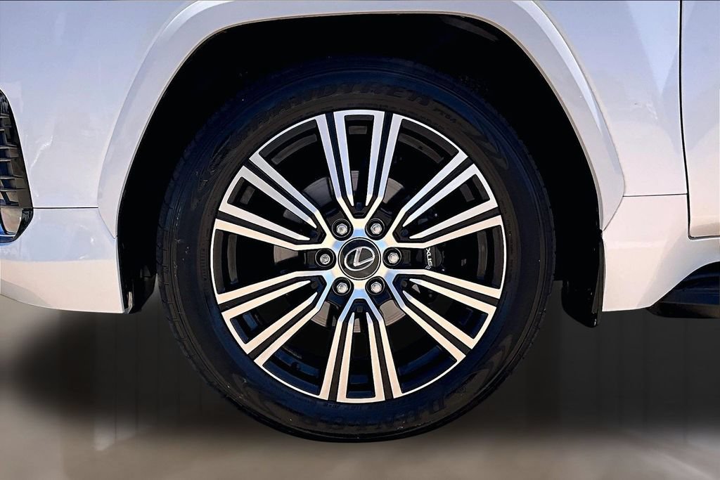 Used 2024 Lexus LX 600 4WD w/ Luxury Package image 8