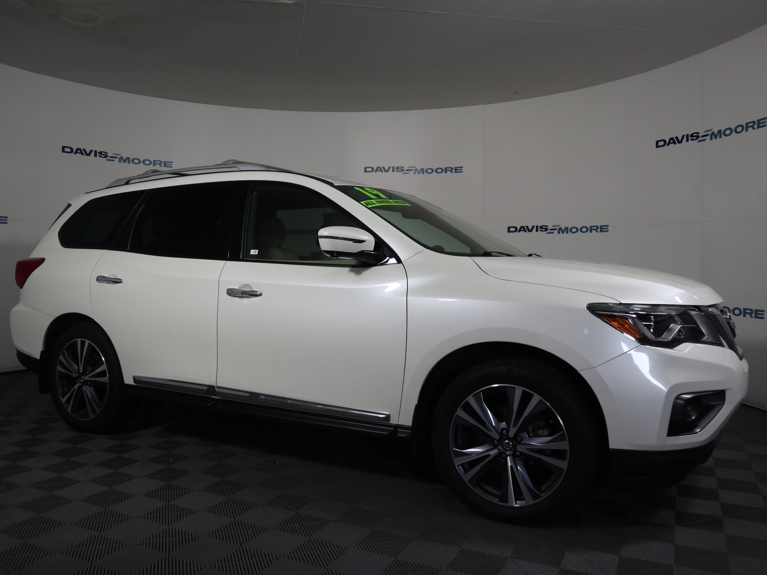 Used 2019 Nissan Pathfinder Platinum AWD/4WD image 4