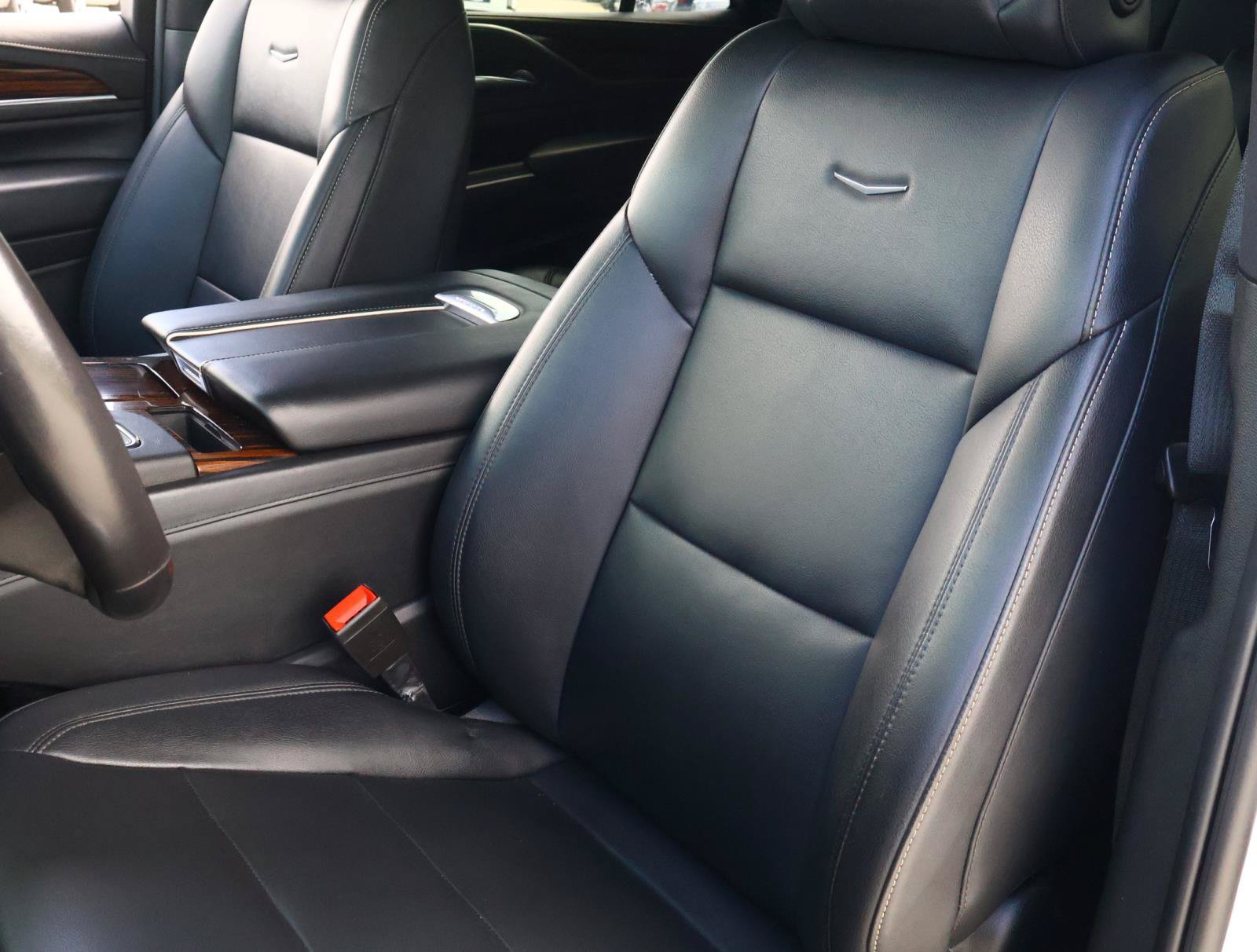 Used 2022 Cadillac Escalade Luxury RWD image 18