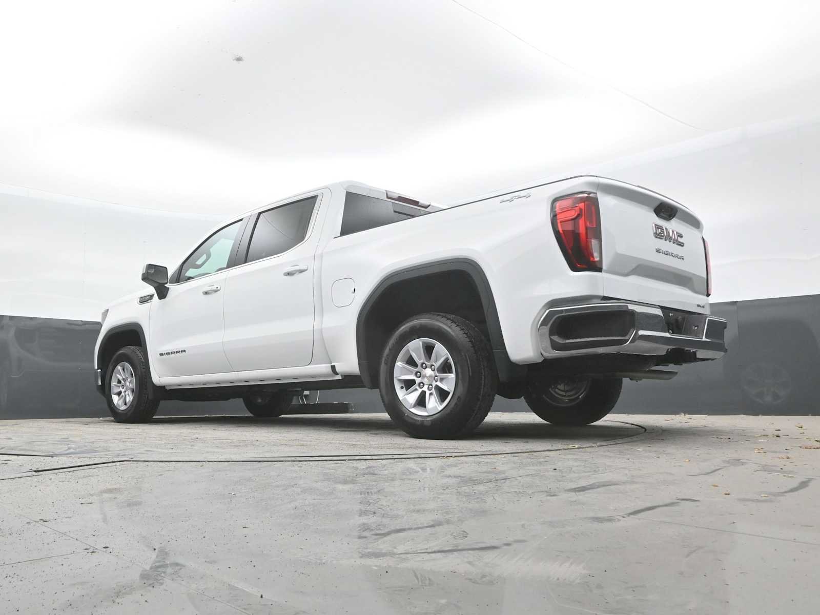 New 2026 GMC Sierra 1500 SLE w/ Preferred Package AWD/4WD image 37