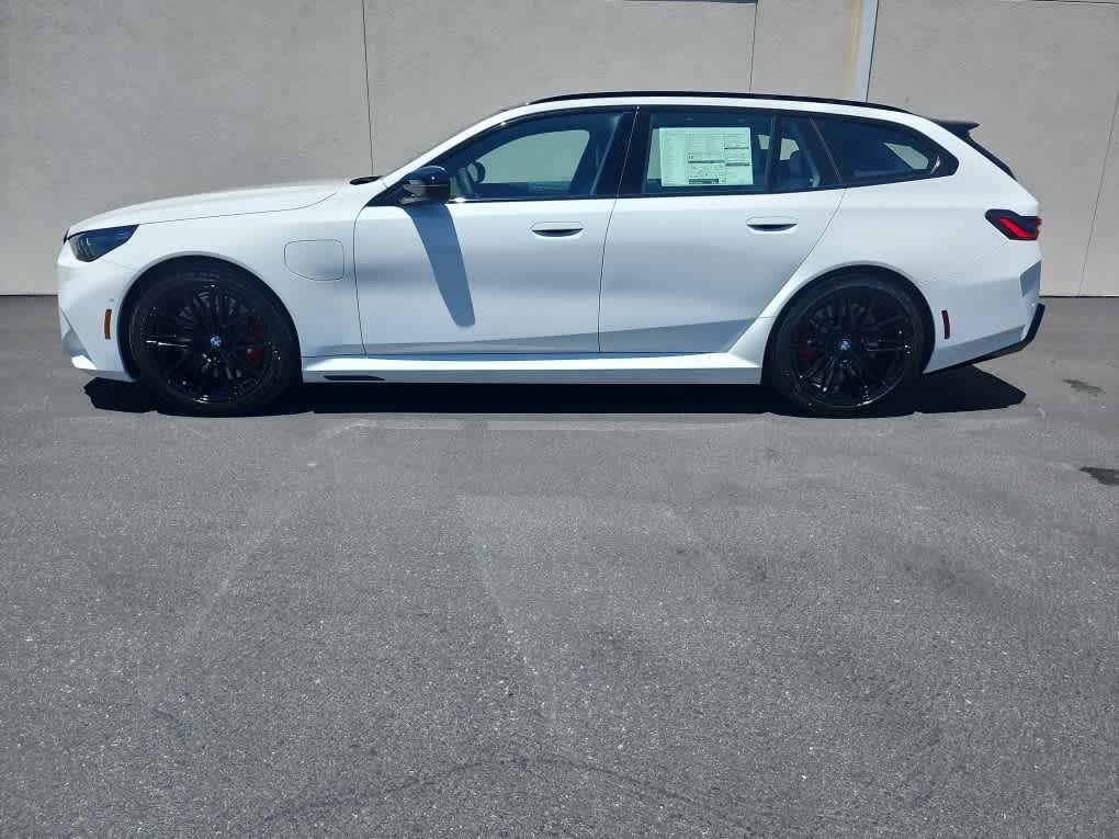 New 2027 BMW M5 Touring AWD/4WD image 4