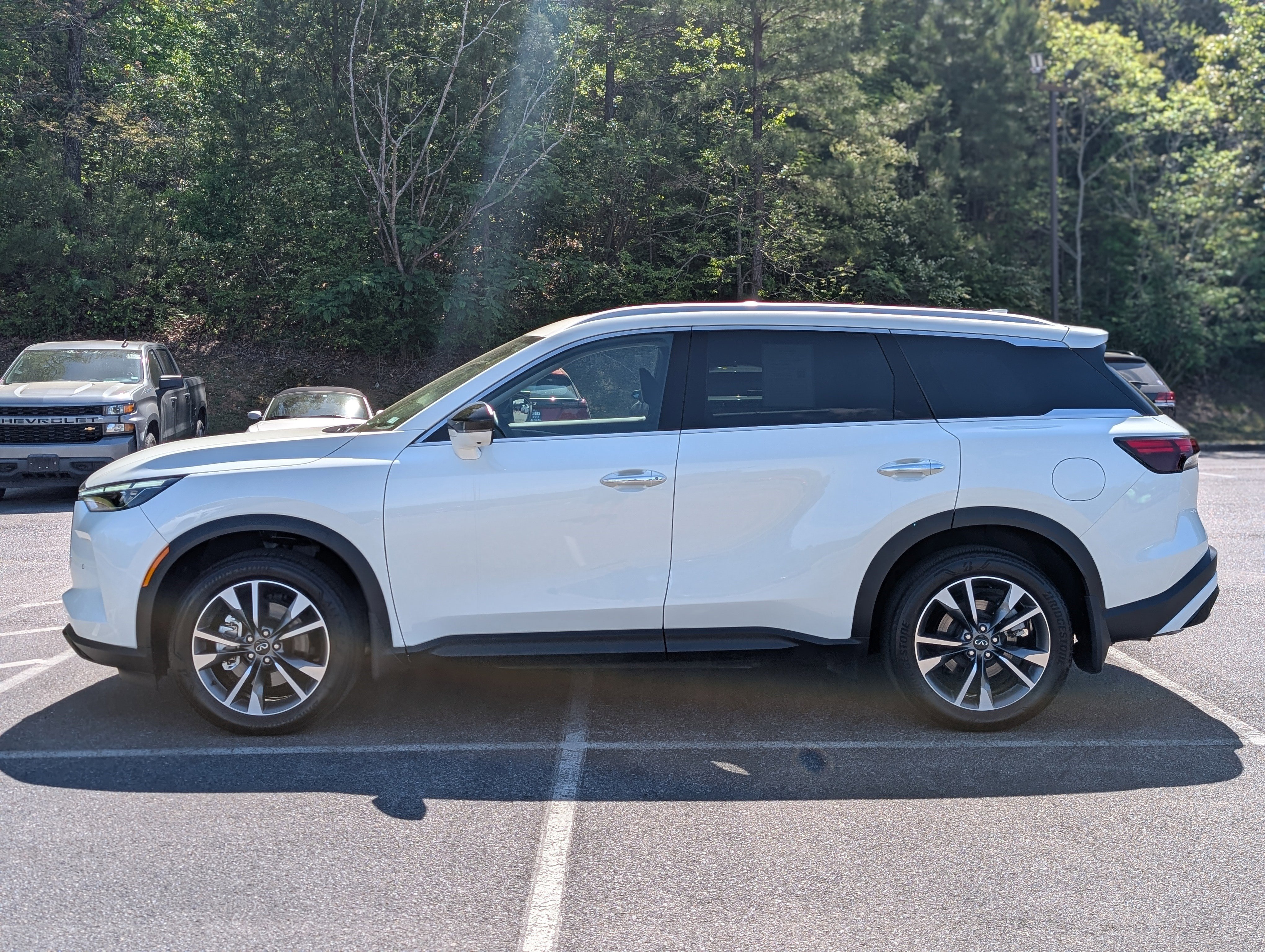 Used 2025 INFINITI QX60 Luxe FWD image 6