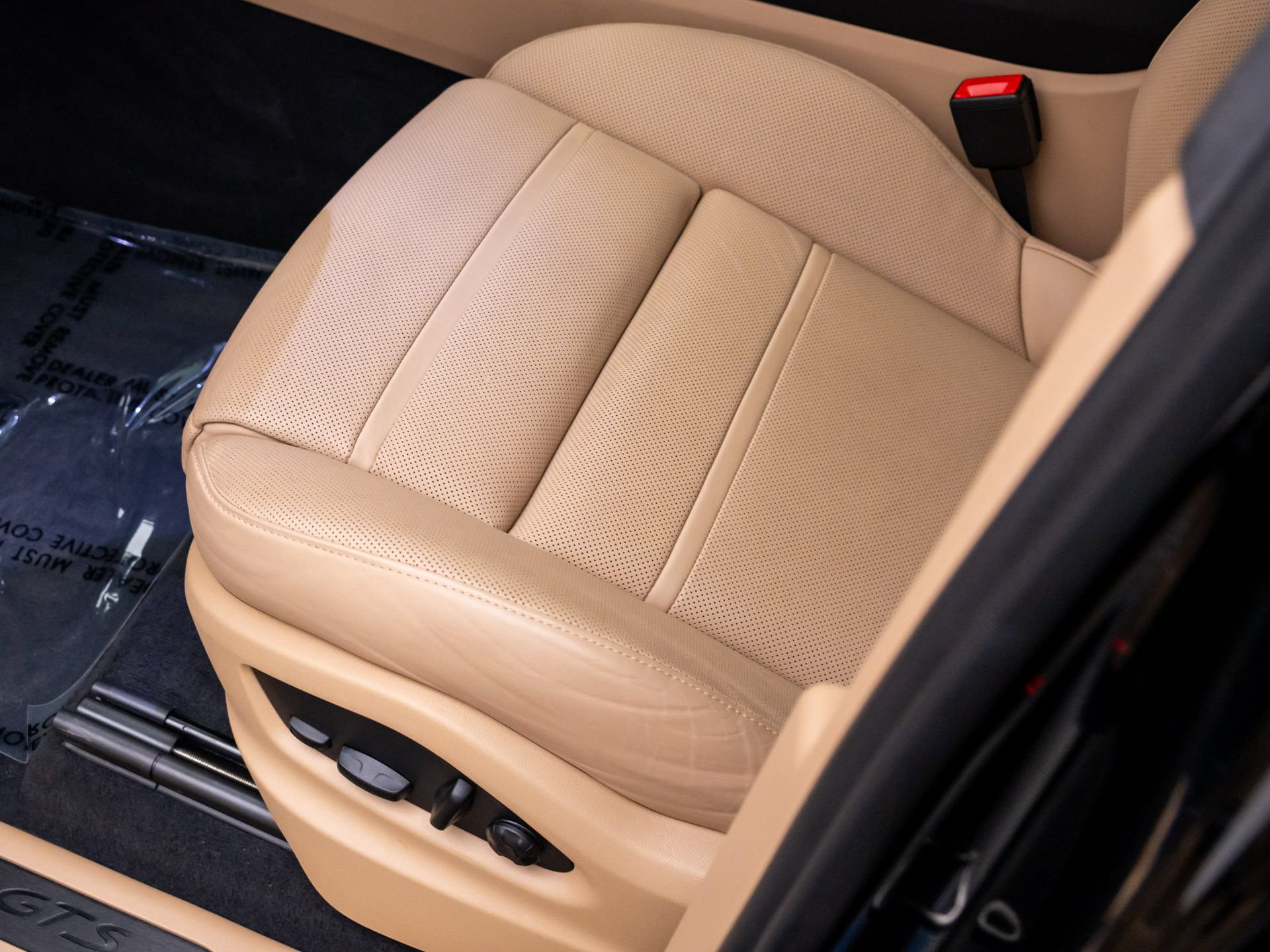 Certified 2023 Porsche Cayenne GTS AWD/4WD image 16