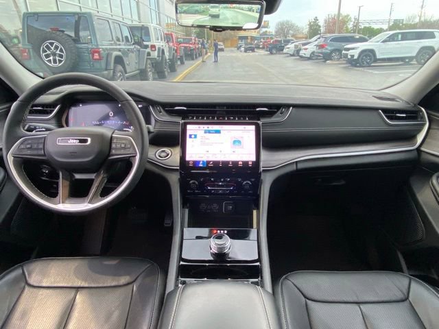 Used 2023 Jeep Grand Cherokee Limited w/ Luxury Tech Group II image 16