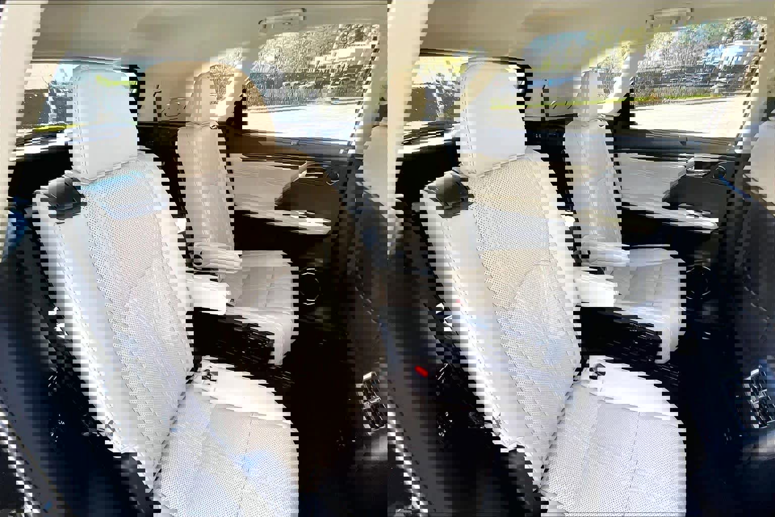 Used 2022 Lexus RX 450hL Luxury w/ Cold Area Package (CT) image 40