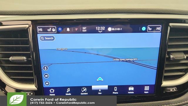 Used 2024 Chrysler Pacifica Select image 16