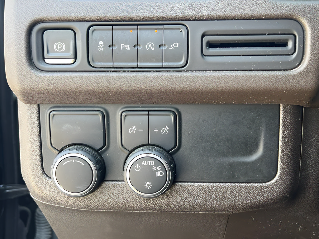 Used 2021 Chevrolet Suburban LT RWD image 23