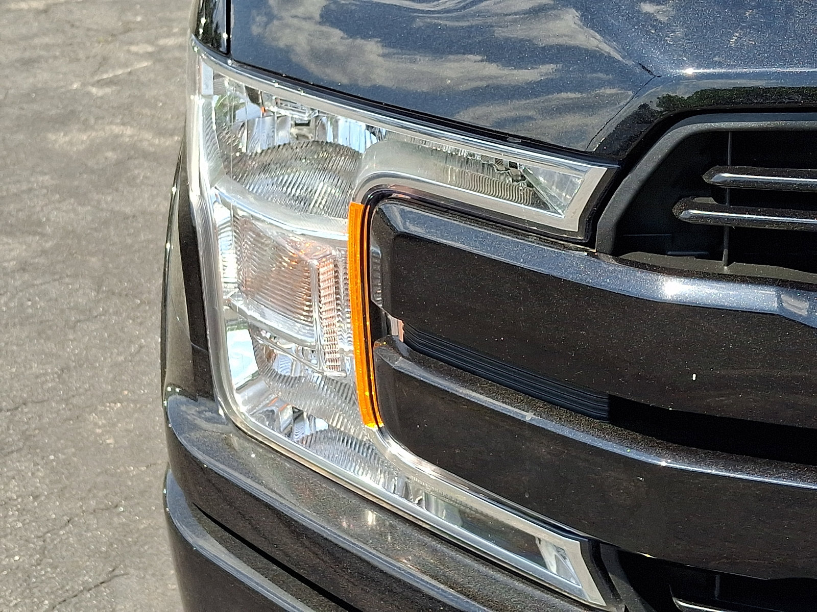 Used 2019 Ford F150 Lariat AWD/4WD image 9