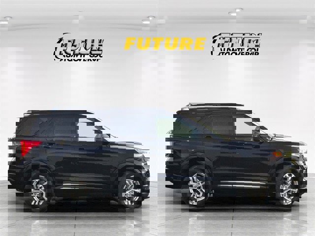 Certified 2023 Ford Explorer XLT w/ Equipment Group 202A image 3