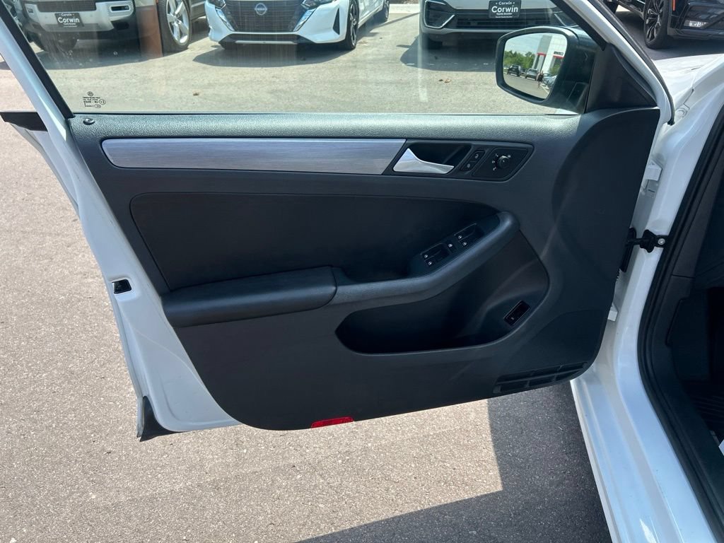 Used 2016 Volkswagen Jetta Sport FWD image 22
