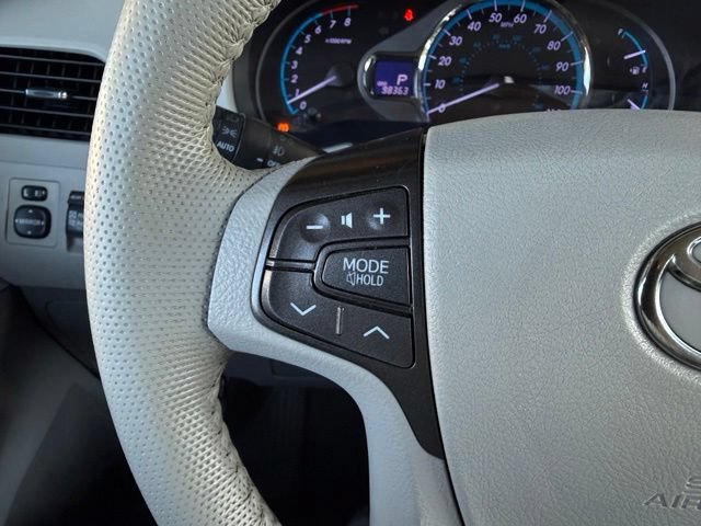 Used 2014 Toyota Sienna XLE FWD image 17