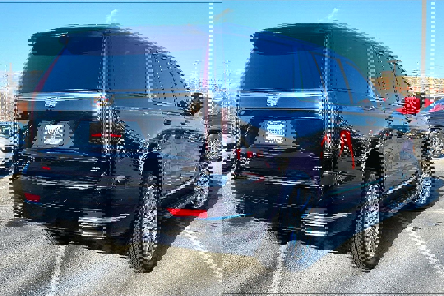 Used 2024 Cadillac Escalade ESV Premium Luxury image 12