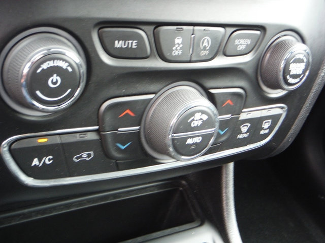 Used 2020 Jeep Cherokee Limited AWD/4WD image 22