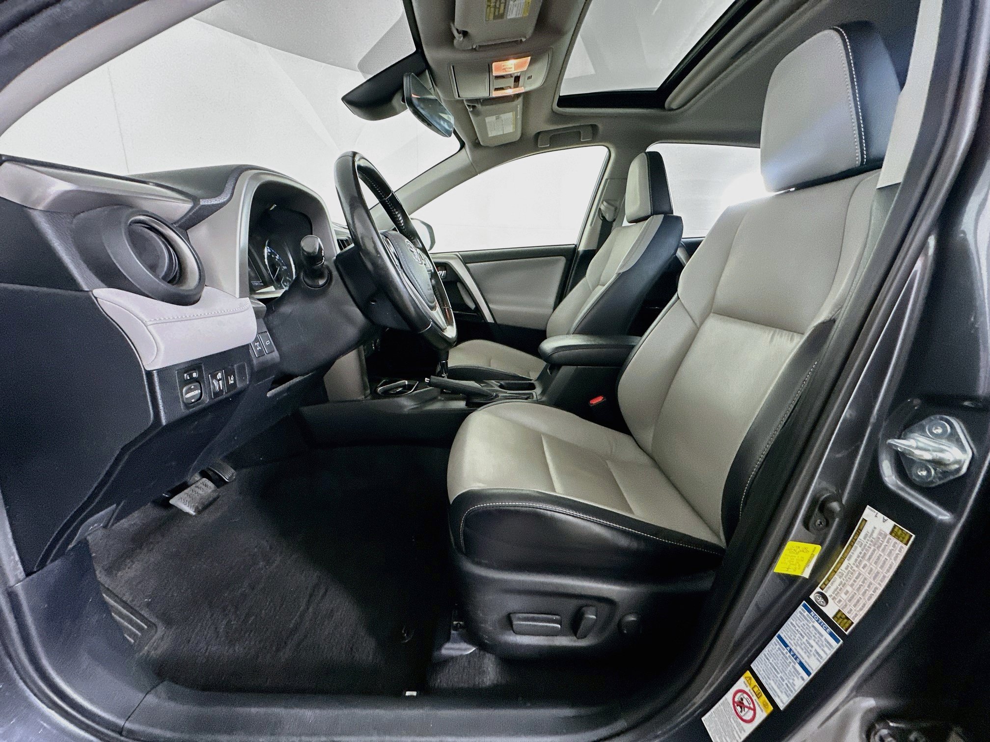 Used 2018 Toyota RAV4 Limited w/ Protection Package AWD/4WD image 13