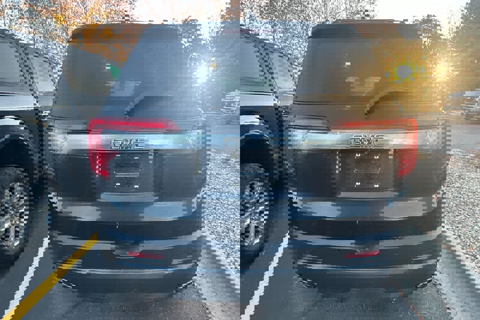 Used 2021 GMC Acadia AT4 w/ Technology Package image 4